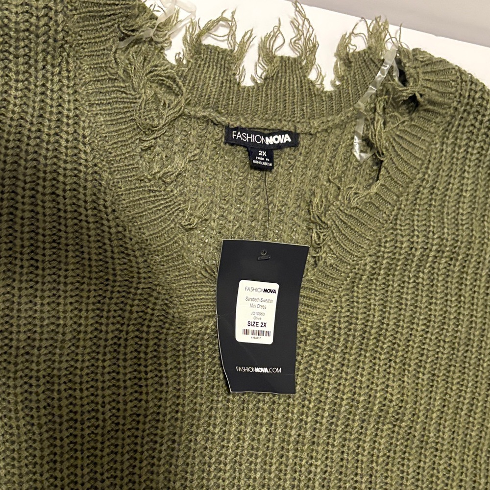 Fashion Nova Green Distressed V-Neck Sweater